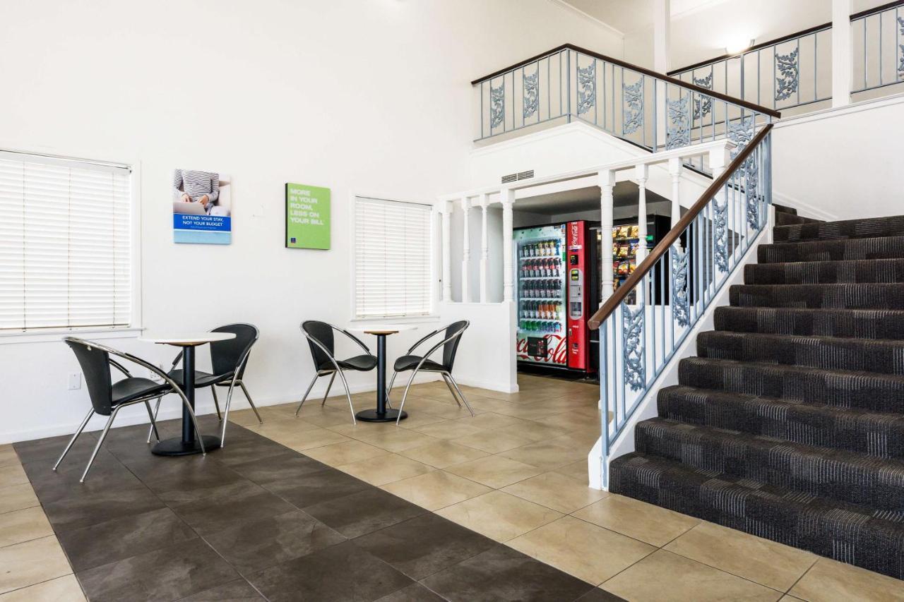 6-alexandria, La Hotel 2*