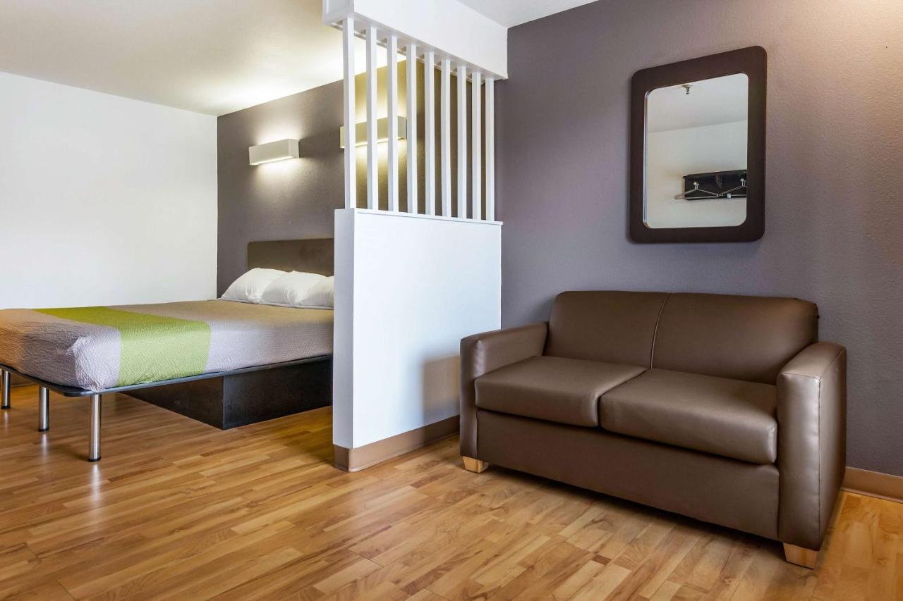 6-alexandria, La Hotel 2*