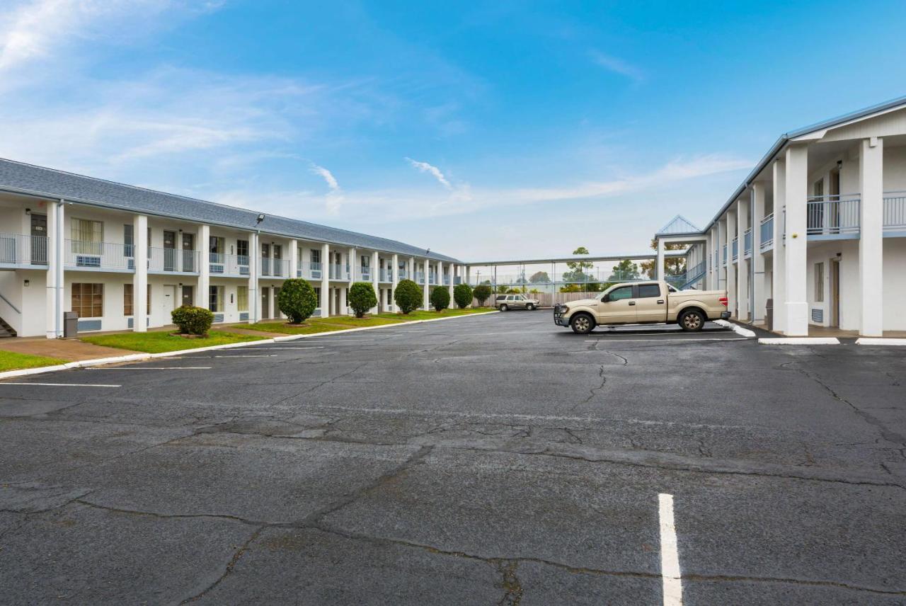 Hotel 6-alexandria, La 2*